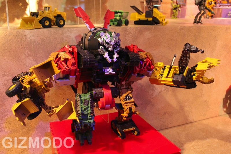 Illustration for article titled Constructicons Devastator Toy Is The Latest Voltron of Transformers, Cement Mixers